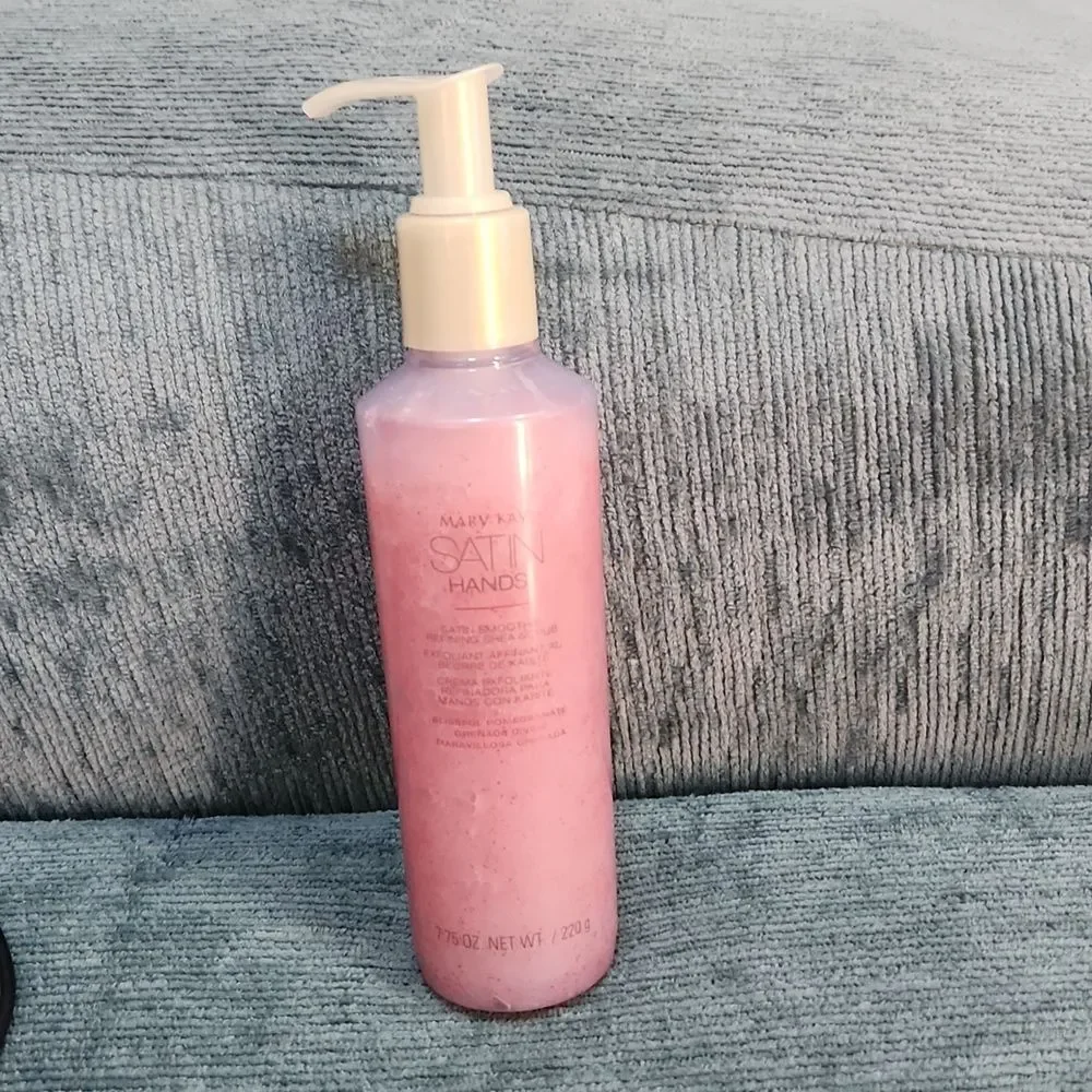 Mary Kay Satin Hands Satin Smoothie Shea Scrub in 